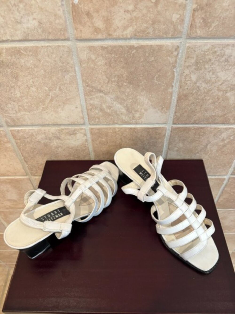 Stuart Weitzman - Picture 3 of 4